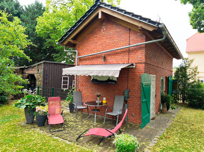 Bahnhof Droyßig - Bahnhäuschen Terrasse
