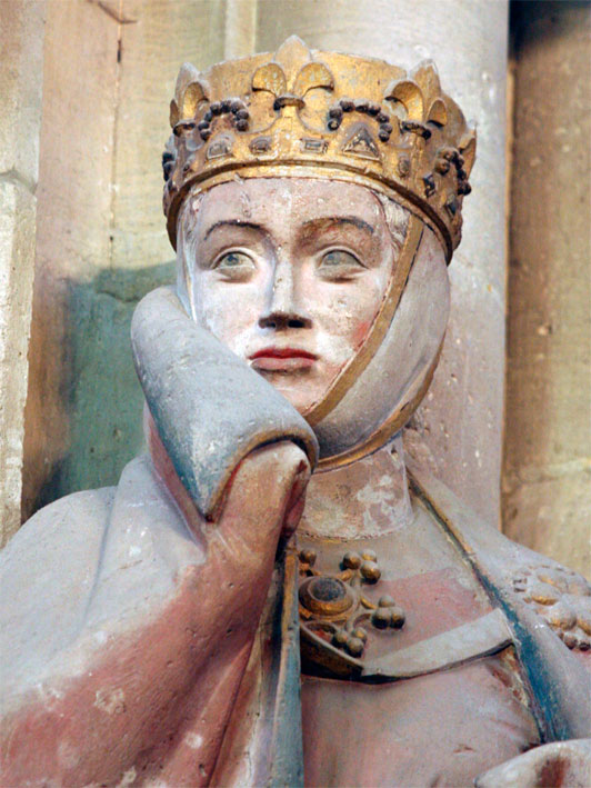 Uta von Naumburg Statue